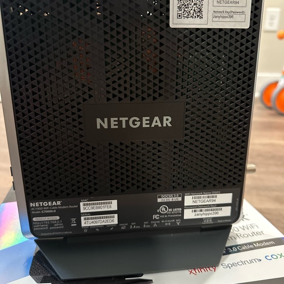 Netgear Nighthawk AC1900 Cable Modem Router - Picture 6 of 7